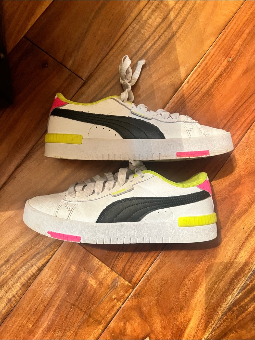 Women’s puma Jada sc sneakers. Size 6.5